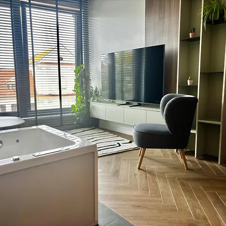 Apartment Easy Rent- Peowiakow Premium Jacuzzi